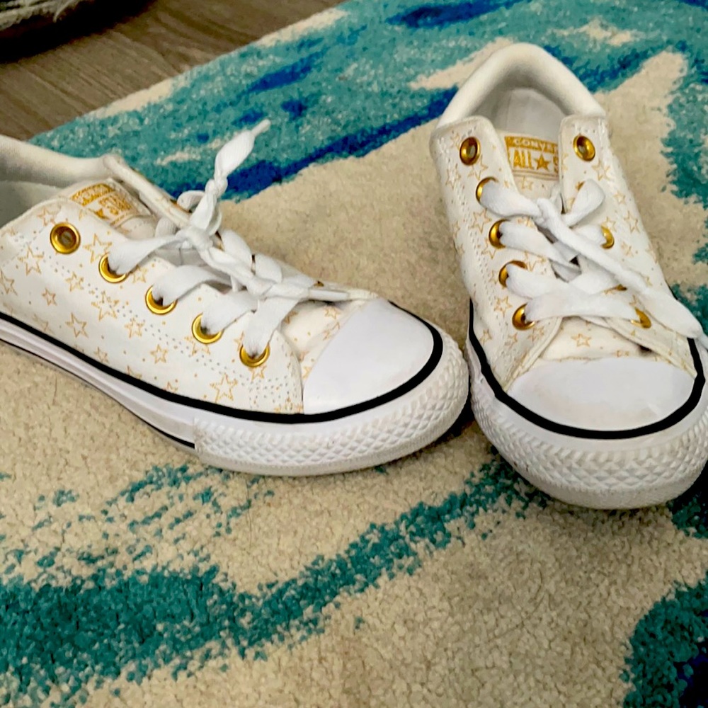 Little girl converse all stars